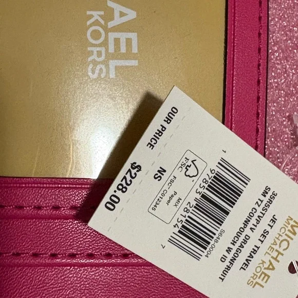 Michael Kors Fuchsia Card Holder NWT - Picture 3 of 4